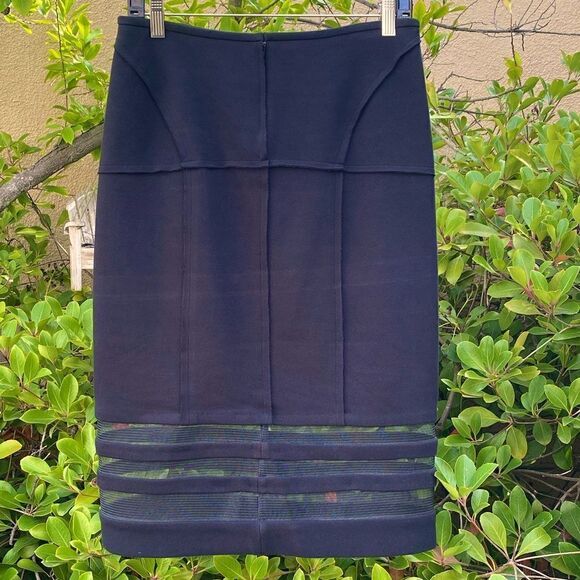 👗Donna Karan Black Skirt with a peek a boo mesh lining at the bottom. Sz 4 EUC! - Picture 2 of 8